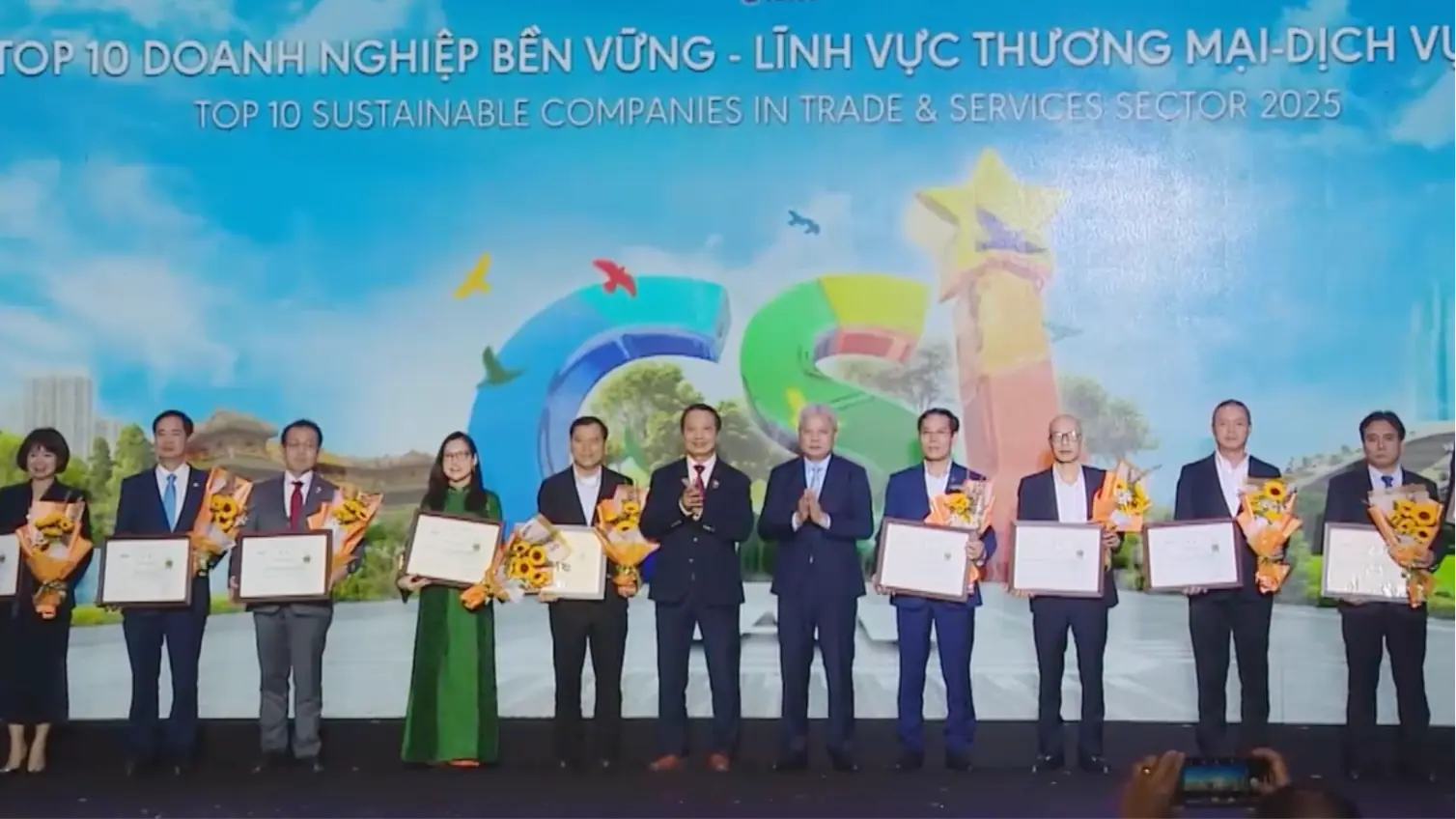 Vinh danh 100 doanh nghiệp bền vững 2025